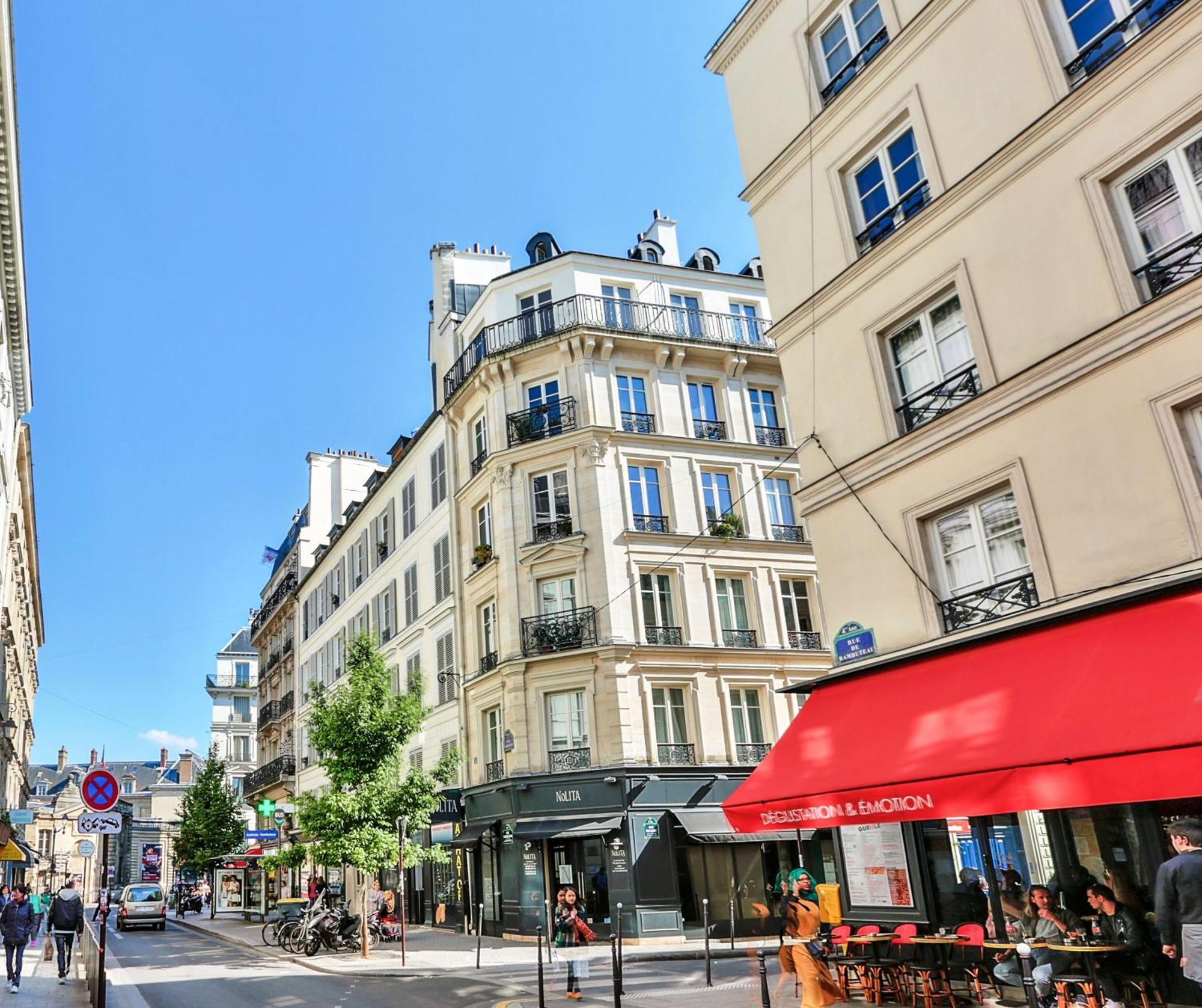 Modern & Dreamy Duplex In Le Marais * Parijs